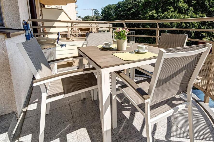 White Apartment Swinemuende Bagian luar foto